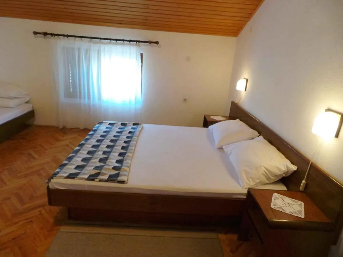 Apartments In Novi Vinodolski 38122
