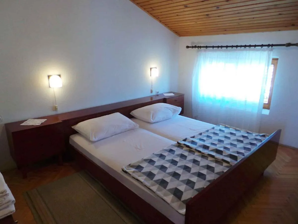 Apartments In Novi Vinodolski 38122