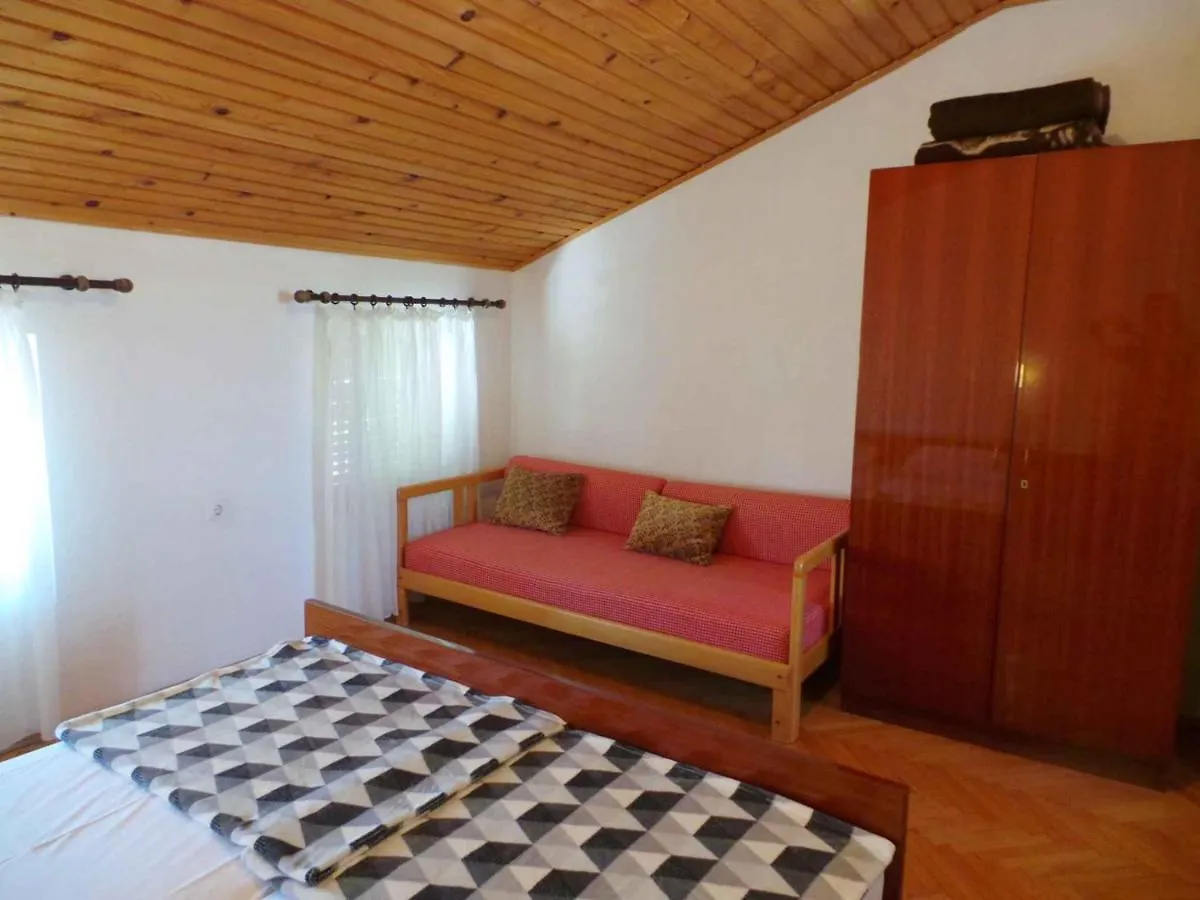 Apartments In Novi Vinodolski 38122
