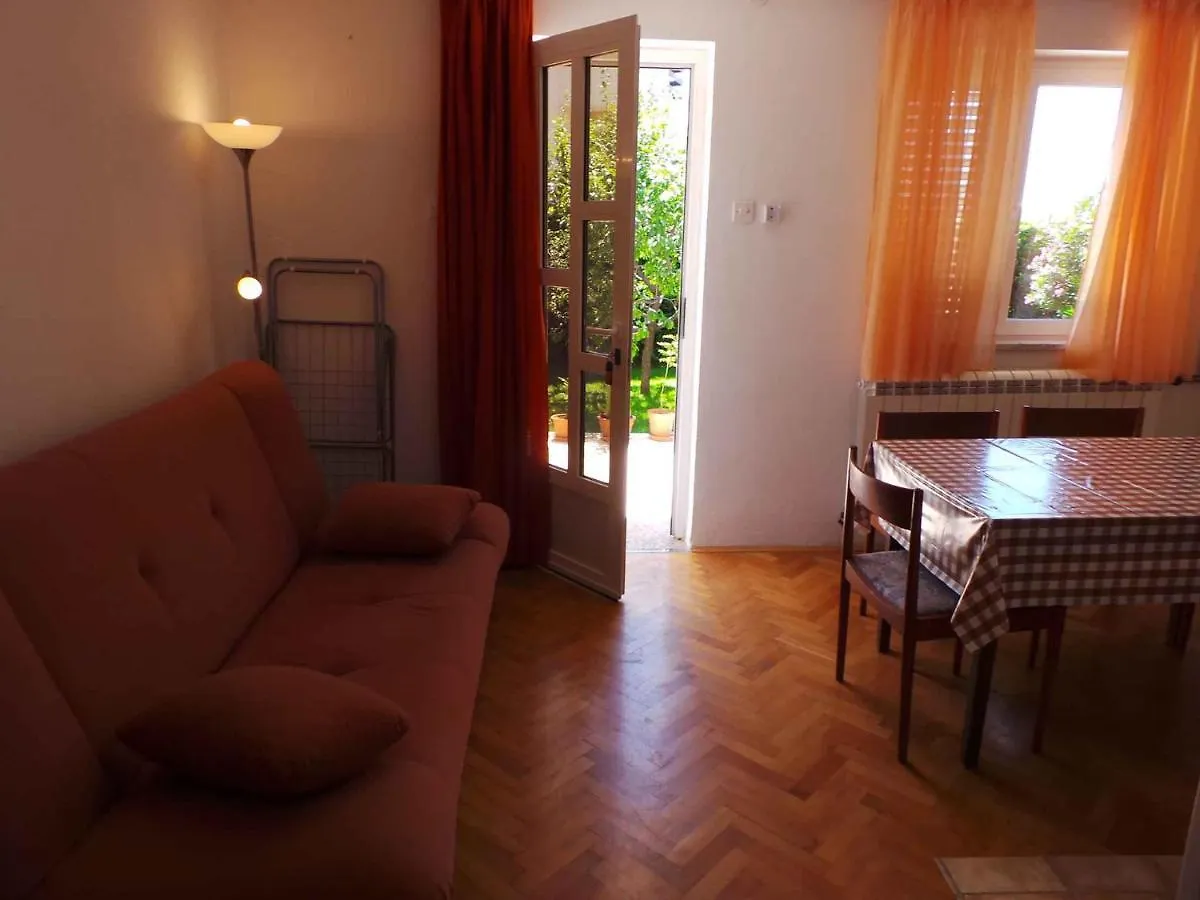 Apartments In Novi Vinodolski 38122