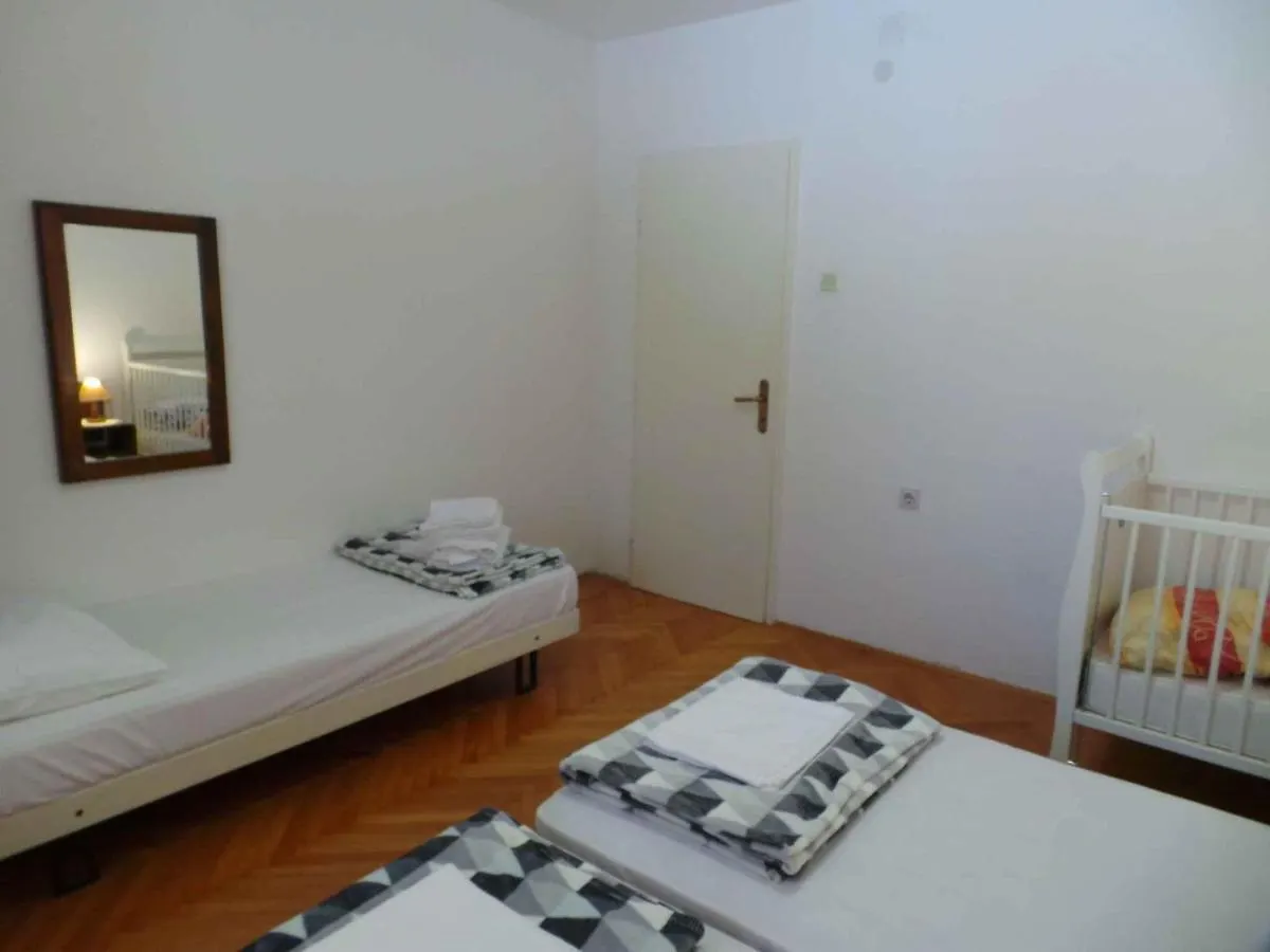 Apartments In Novi Vinodolski 38122