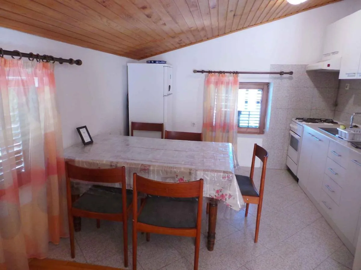 Apartments In Novi Vinodolski 38122