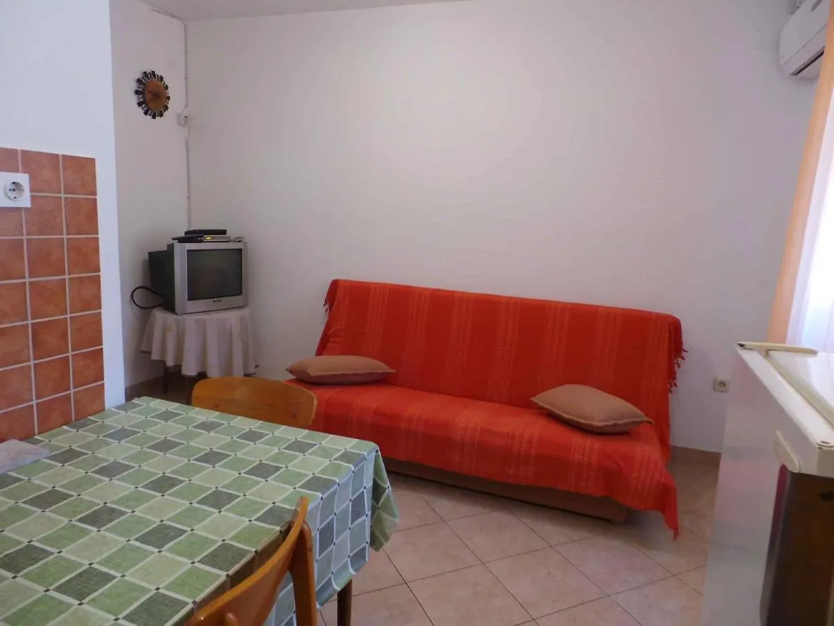 Apartments In Novi Vinodolski 38122