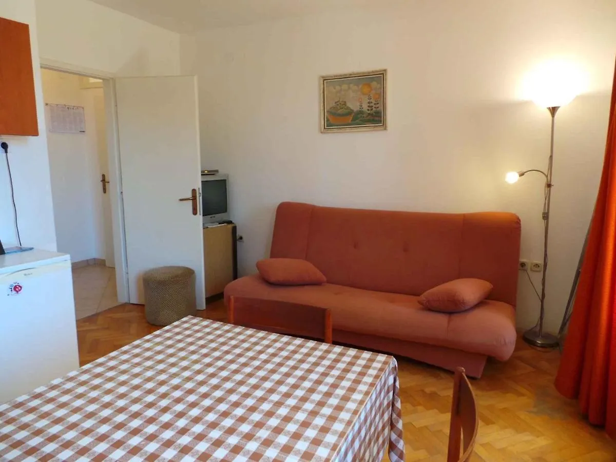 Apartments In Novi Vinodolski 38122