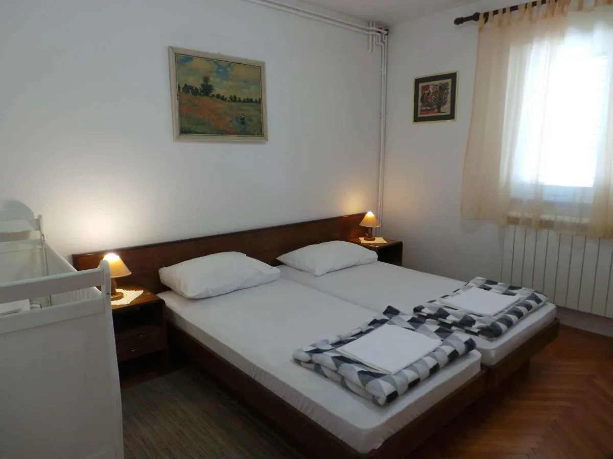 Apartments In Novi Vinodolski 38122