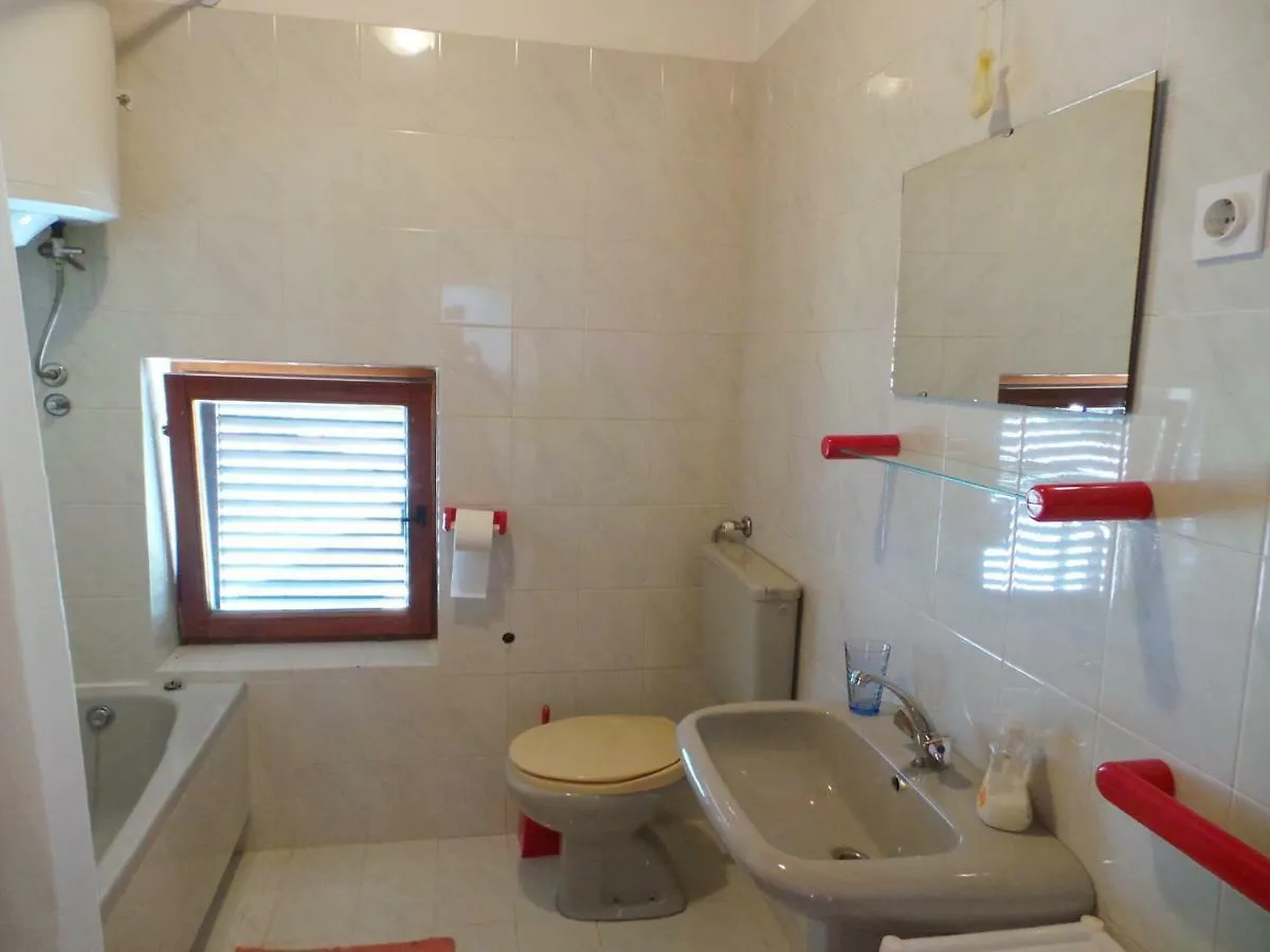 Apartments In Novi Vinodolski 38122